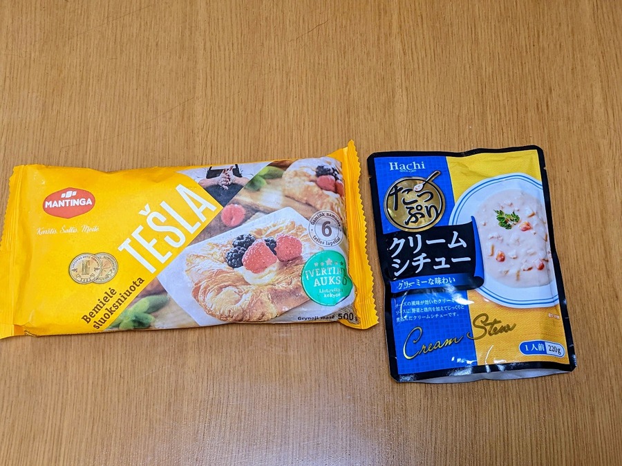 Hachiのたっぷりクリームシチューと冷凍パイシート