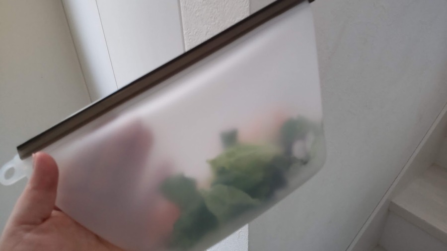 中に何が入っているかが、ほんのり透けて見える