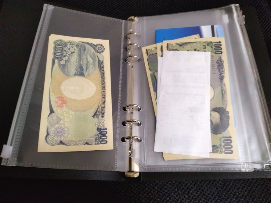 お金や通帳など貴重品を収納するのにも安心