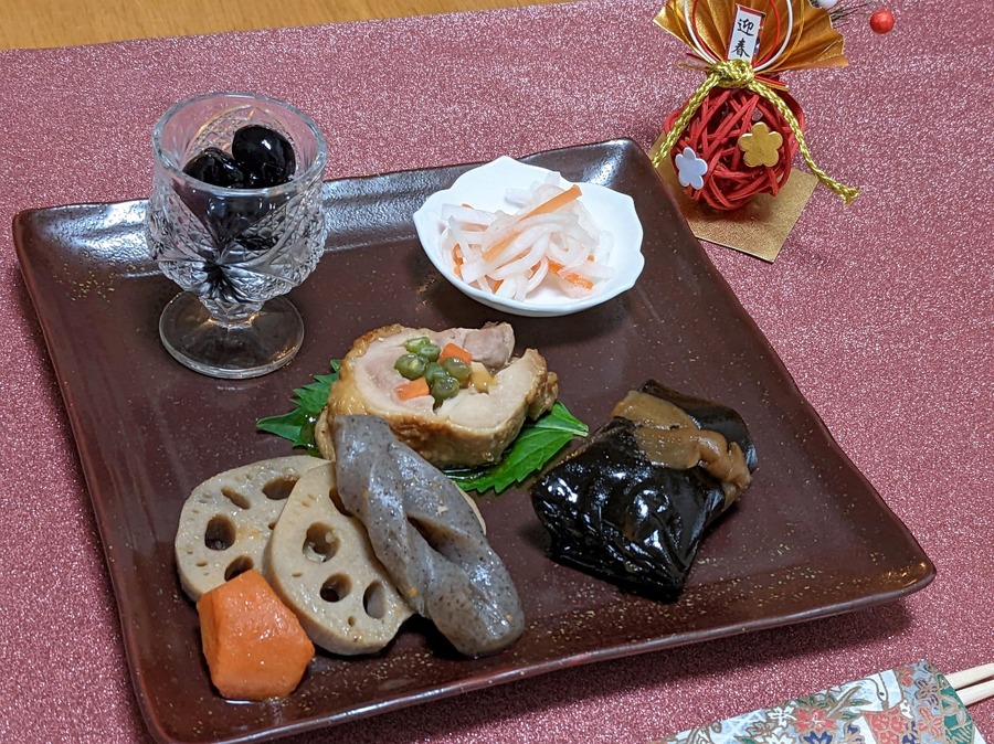 材料費約301円のワンプレートおせち