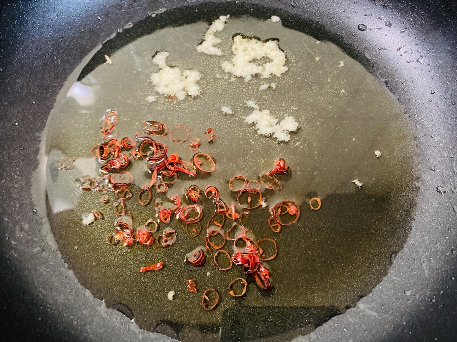 アヒージョの素ができてきてます