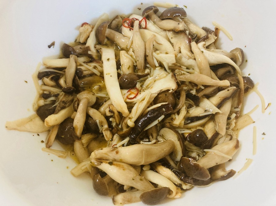 ボウルの中であえて塩コショウで調味