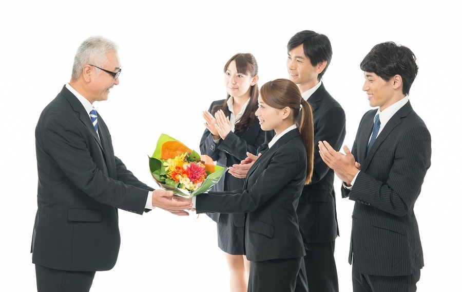 定年退職後は「年金」or「基本手当」どっちにする？　有利な方を選ぶ方法