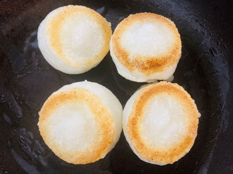 とろけるチーズ・醤油・おろしにんにく