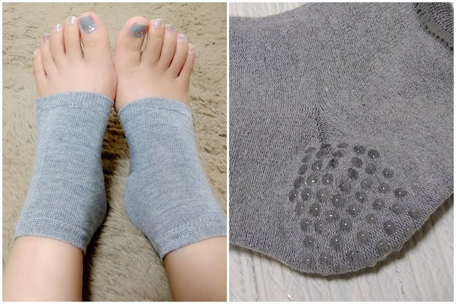 内側のかかと部分にシリコンドットが付いており、保湿をサポート