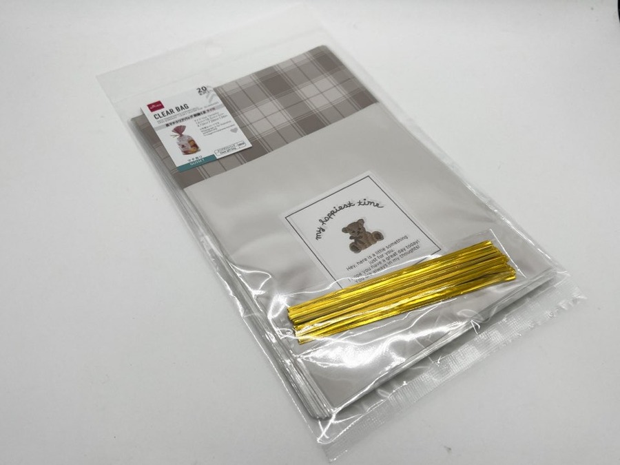 ダイソーの袋でラッピング