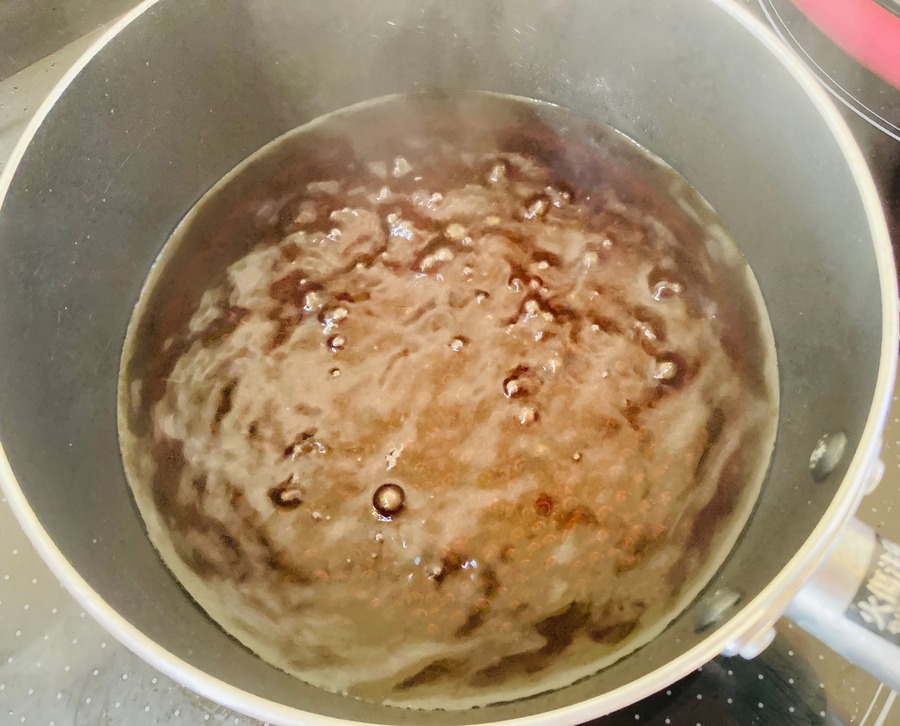ふつふつと煮立ったら火を止めます