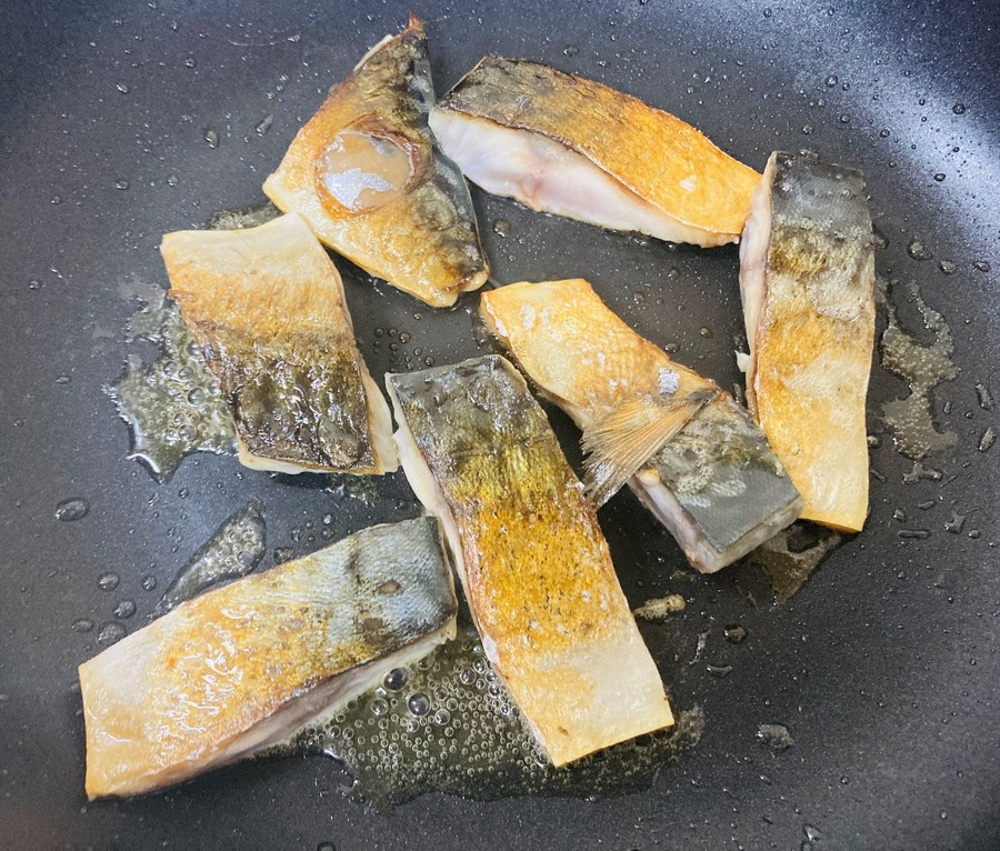 両面こんがりと焼いていきます