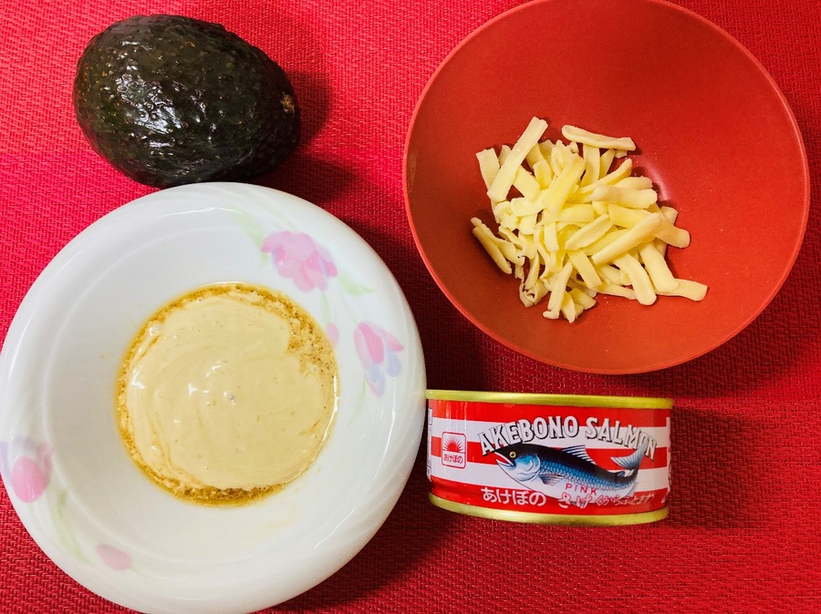 鮭缶とアボカドのわさびマヨグラタン