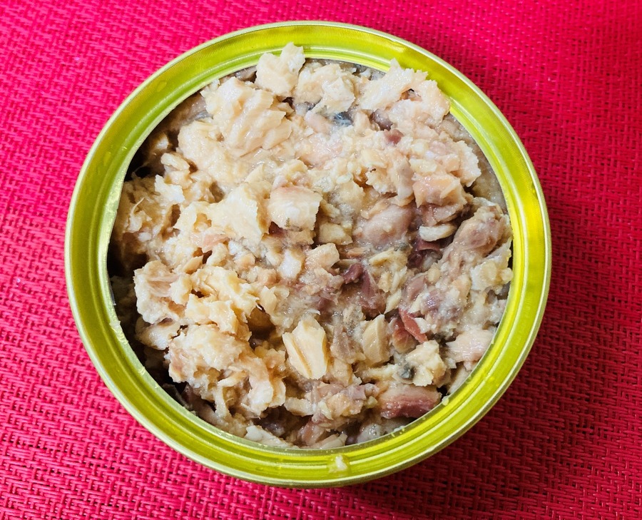 ひと口大に切ったアボカドをマヨネーズ・醤油・わさびに和えます