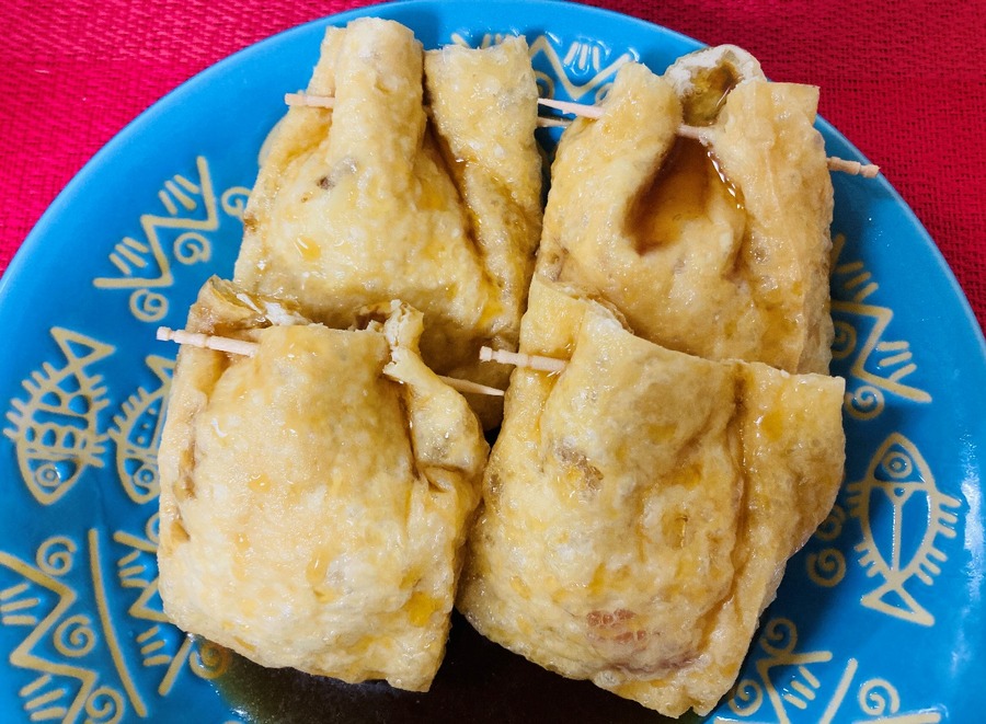 口を閉じて調味料を回しかけたところ