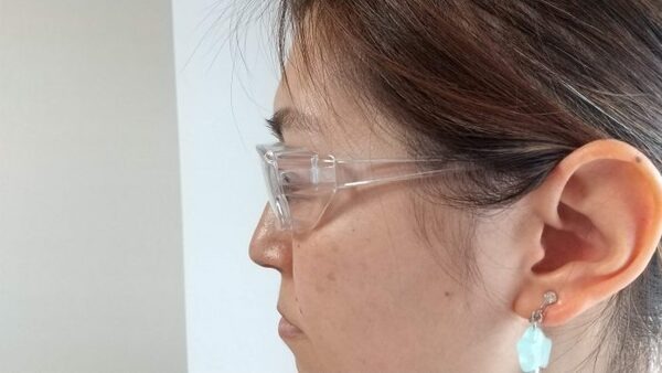 ダイソーの花粉メガネ大人用も側面をしっかりブロック