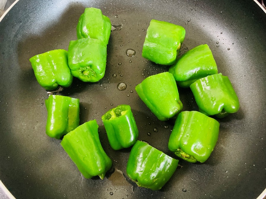 種とワタを取り除きます