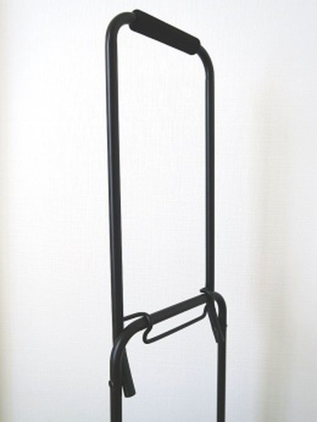 ハンドルを上に向かって広げ、ストッパーをかけます