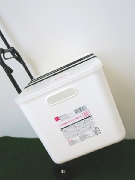 330円フタ付きコンテナ