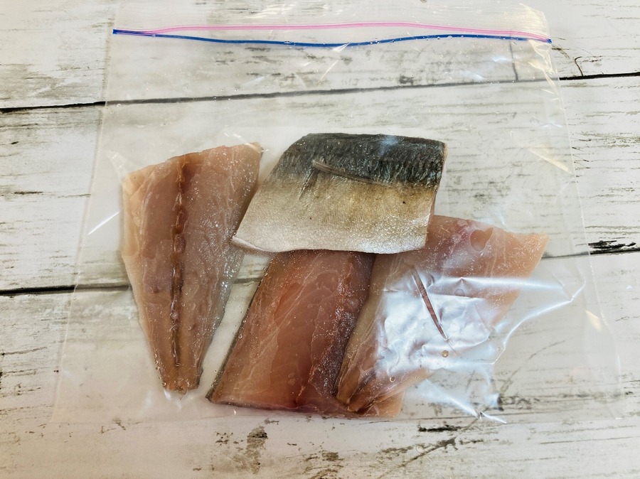 ジップ付きのポリ袋にいれる