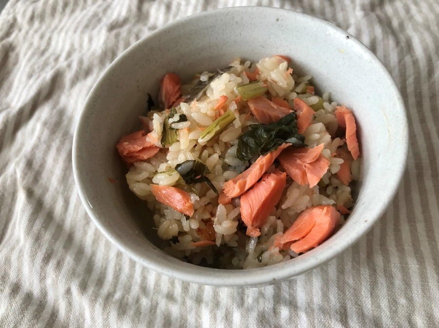 鮭と小松菜の炊き込みご飯 (1人前・75円)