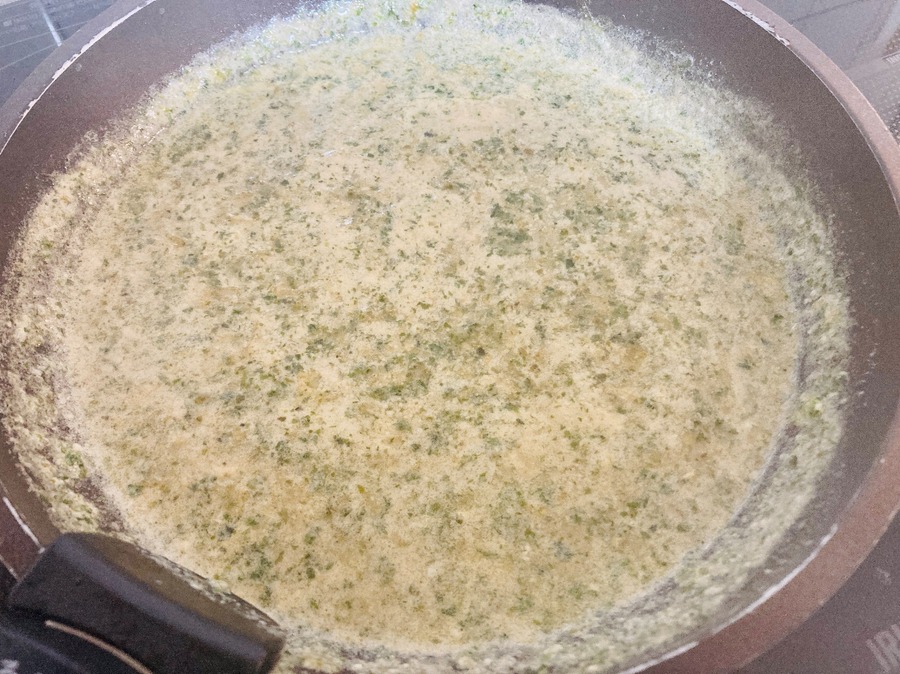 あおさのりでソースを作っています