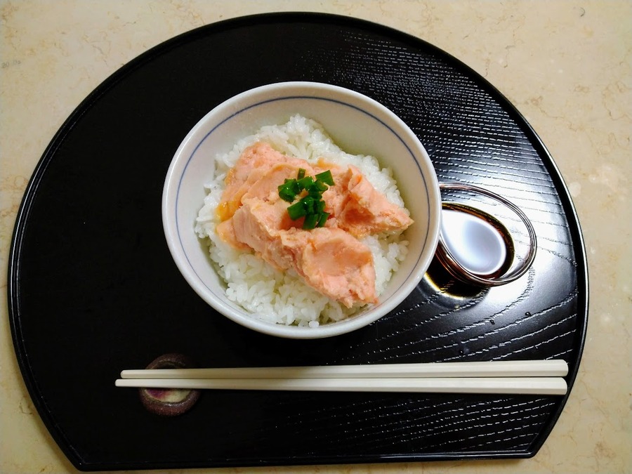 サーモンたたき丼