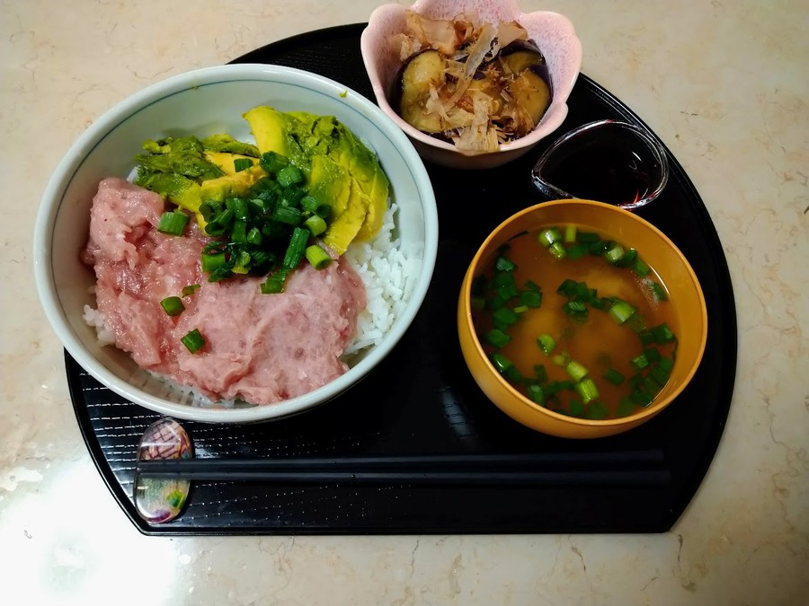 どんぶりに小鉢