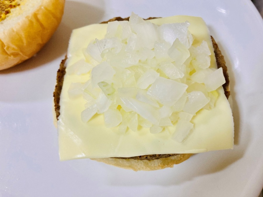 事前に10分程度塩水に浸けて辛味を抜いておきましょう