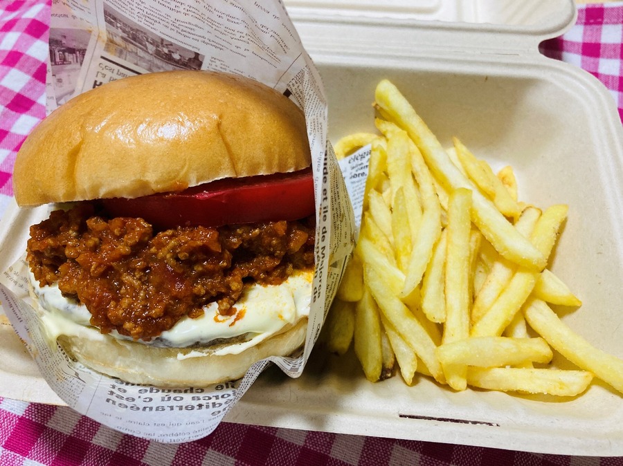 ハンバーガー用の包み紙を使うとより本格的な見た目に仕上がります