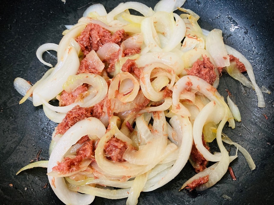 【外食費の節約に】本家の1/2～1/3程度の金額で再現　モスチーズバーガー・韓国風チキン・白カレーうどん