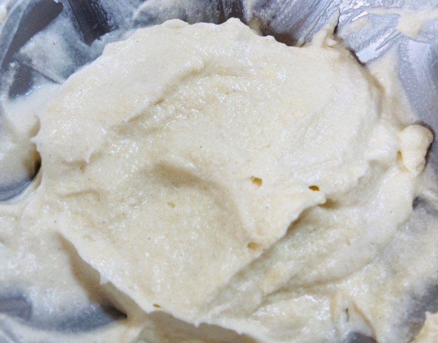 6のメレンゲ・５のじゃがいもを加え、網等を使って裏漉しします