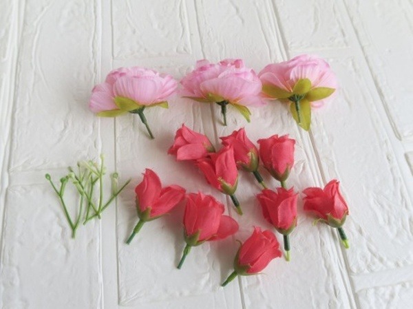 造花をカットする
