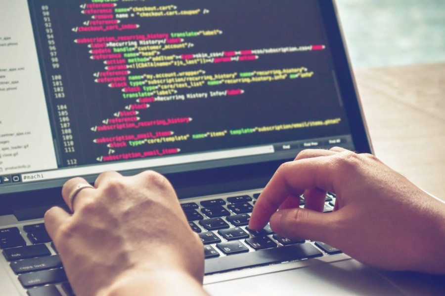 プログラミングも技術習得の難しさでいえばおすすめの副業となる