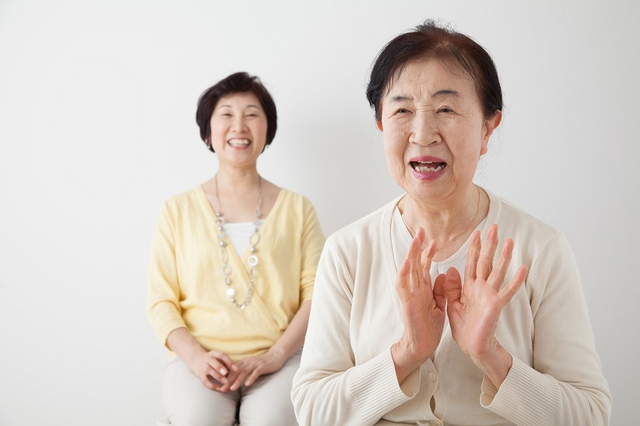 デイサービスに行かなくても自宅で家族と一緒に「好奇心」や「達成感」を味えるレクリエーションを紹介します