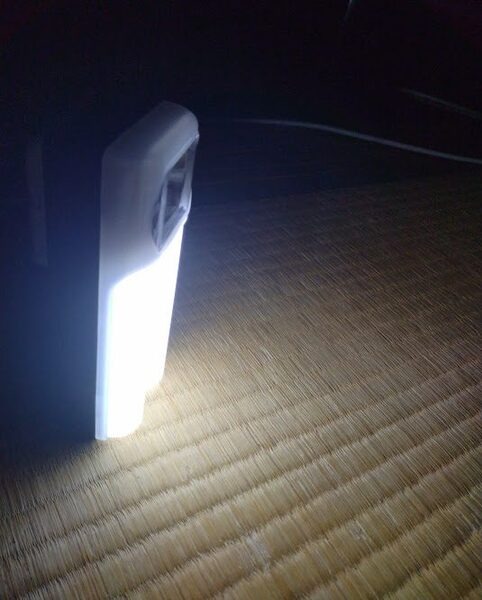 1個のLEDと下部の12個のSMDは、用途や場所によって使い分けることができます