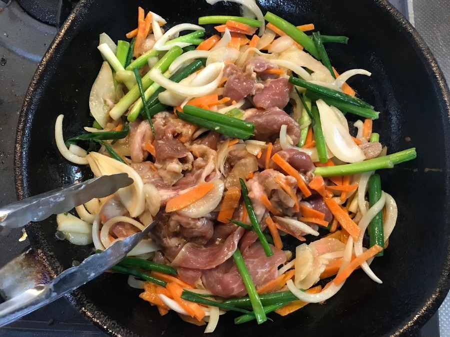 食べる前に解凍して、フライパンで炒めれば完成