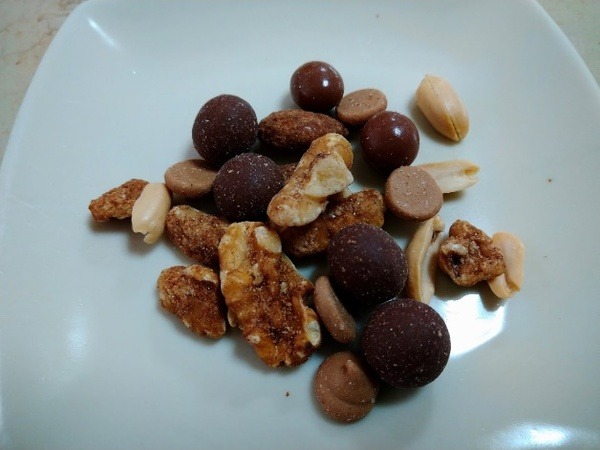 【トップバリュ】海外で人気、美容と健康を考えた大人の「おやつ」　Amazonや楽天との価格比較