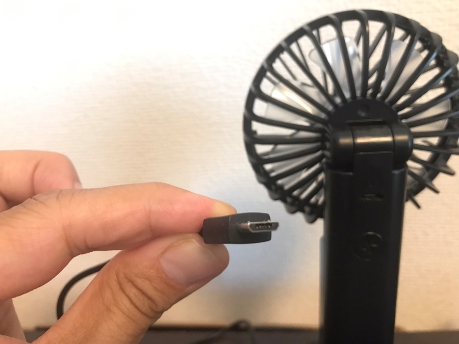 ダイソーのハンディ扇風機(770円)を使ってみた本音レビュー　他メーカーのハンディ扇風機(3000円)との比較も紹介