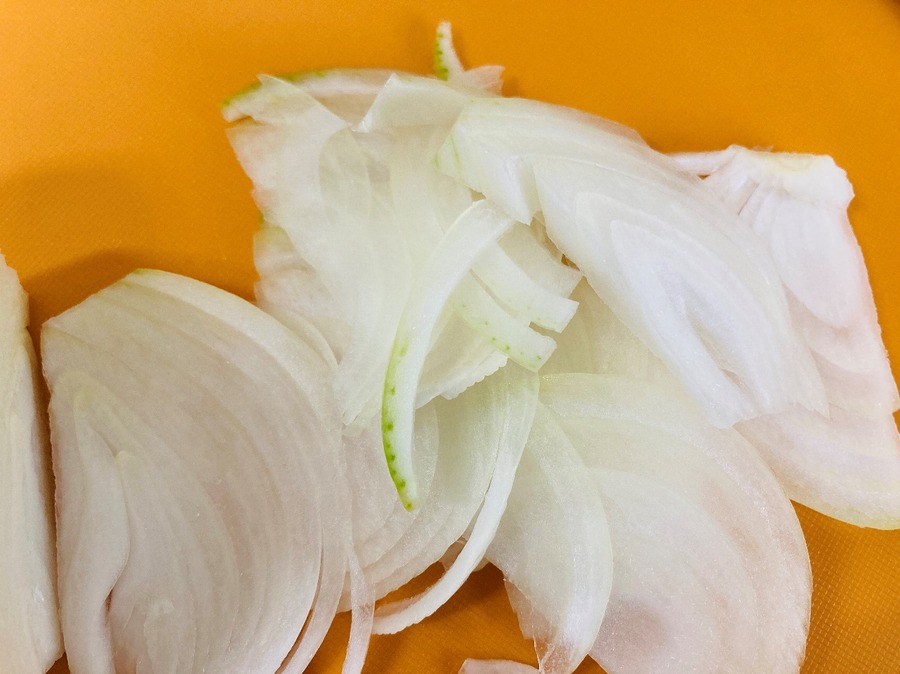 薄切りの玉ねぎ