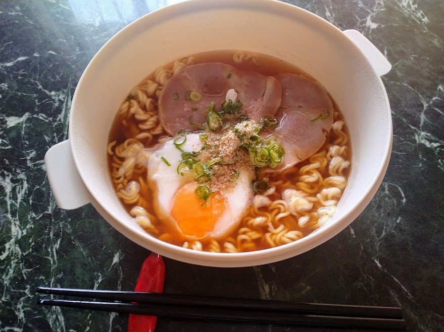 室温を上げずに時短調理　ダイソー「レンチンアイテム」5選　火を使わずに作るラーメン、冷やしうどん、1分ちょっとでできる温玉など簡単節約料理を公開