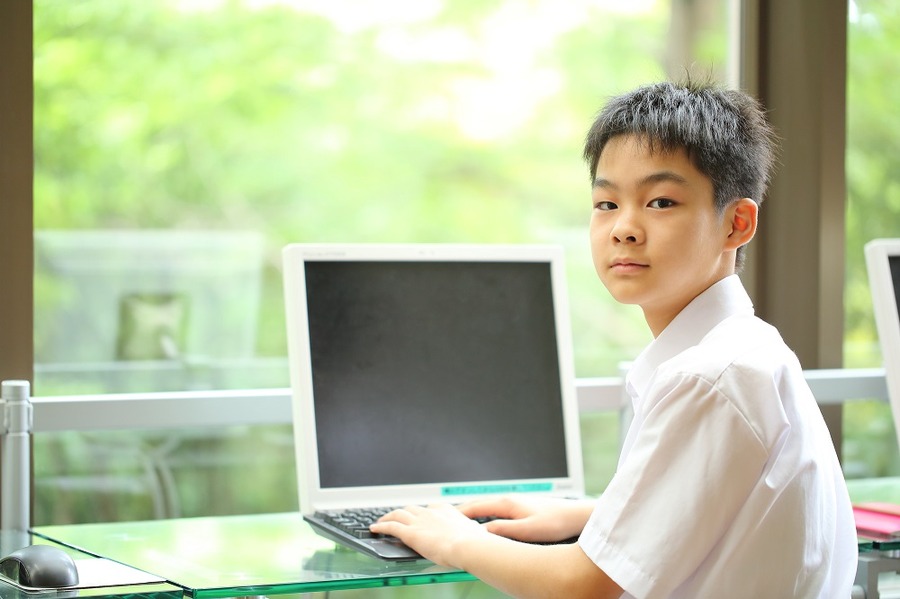 子どもが学ぶ「プログラミング」の世界　教育必修化を見据えてお菓子やおもちゃで遊びながら身につけよう