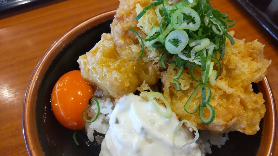 ねぎは、無料トッピングを好きなだけ乗せられました