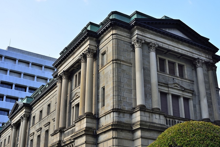 日銀の「長期金利の目標導入」は金融緩和ではない　投資商品には近づくべからず