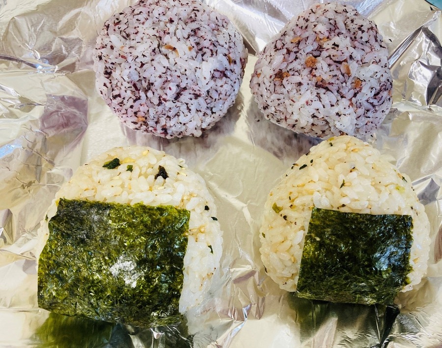 ダイソーグッズで簡単！おにぎりとちくわをおいしく楽しくデコる弁当作ります（制作費120円～）