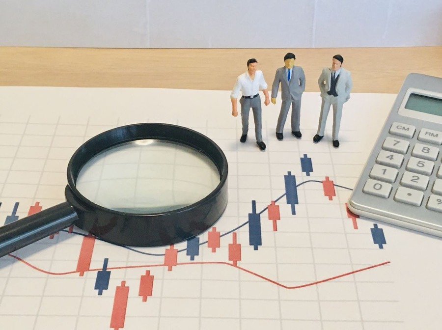 【積立投資】株価が上がっても下がっても積立金額を変えずに続けるべき理由について解説