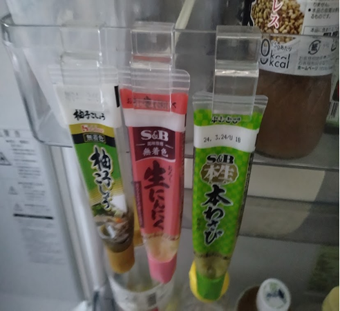 【冷蔵庫収納】スペースが少ない、ぐちゃぐちゃになる、行方不明になる　お悩み解決100均アイテム7選　