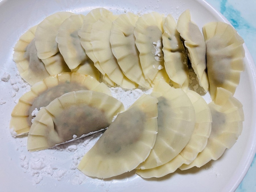 たった3工程で自家製餃子が作れる　ダイソーの「かんたん餃子メーカー」の利便性について検証