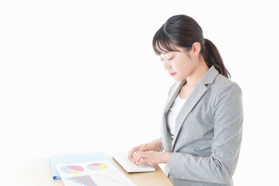 最低賃金には2種類ある　テレワーク時や残業代など「実務上の影響と注意点」とは？