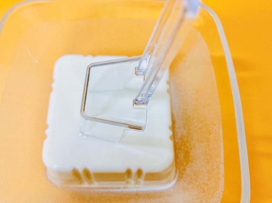 100均で見つけた「豆腐小鉢スプーン」絶品レシピ3選！豆腐の中央をくり抜いて1品75円以下のおつまみ完成