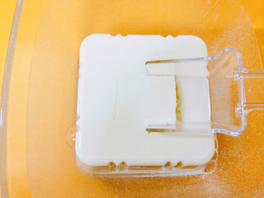 100均で見つけた「豆腐小鉢スプーン」絶品レシピ3選！豆腐の中央をくり抜いて1品75円以下のおつまみ完成