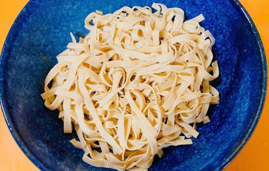 【お正月太りが気になる】低糖質でヘルシーな「豆腐皮スライス」で作る　1人分170～270円台の絶品ダイエットレシピ