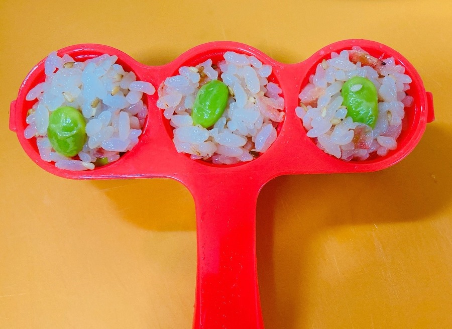 【1人分100円台】セリアの調理ツール「ふりふりご飯ボール」のアレンジレシピ