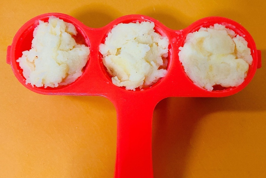 【1人分100円台】セリアの調理ツール「ふりふりご飯ボール」のアレンジレシピ